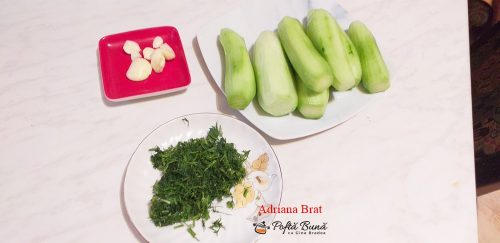 salata castraveti reteta rapida simpla 2 500x243 - Salata de castraveti cu usturoi si marar, reteta ardeleneasca