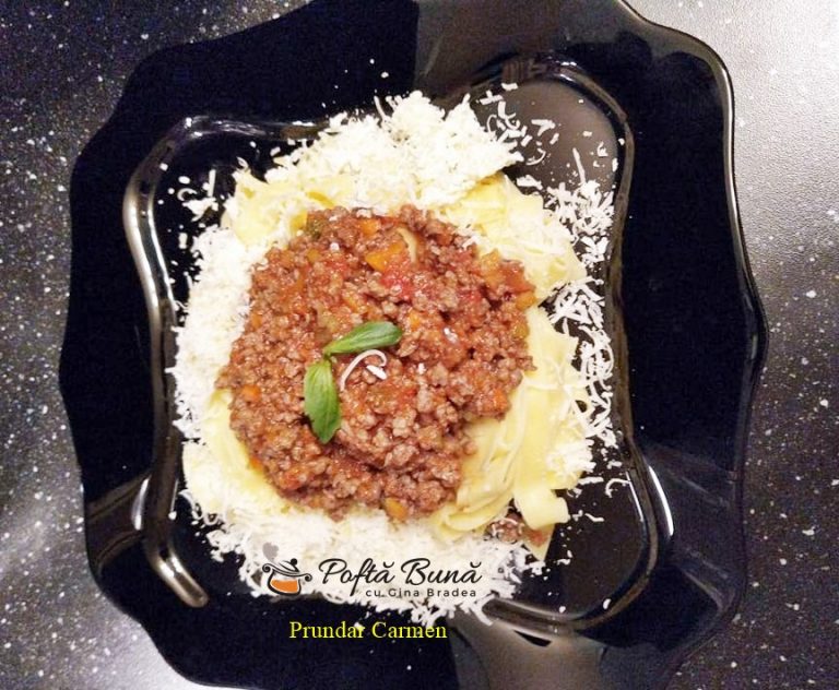 Tagliatelle bolognese, taietei cu ou si sos bolognese