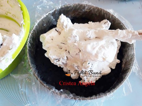 Tort Oreo cu mascarpone fara coacere tort oreo cu mascarpone reteta rapida fara coacere3 500x372 - Tort Oreo cu mascarpone fara coacere