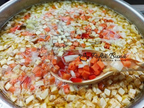 Ciorba de pui bors de pui cu taitei de casa Ciorba de pui bors de pui cu taitei de casa reteta moldoveneasca gina bradea 4 500x375 - Ciorba de pui bors de pui cu taitei de casa