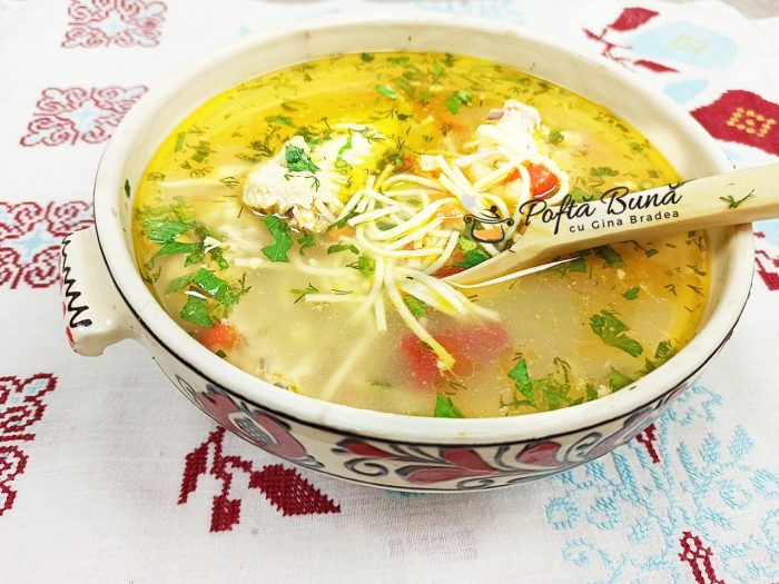 ciorba de pui, bors de pui cu taitei de casa