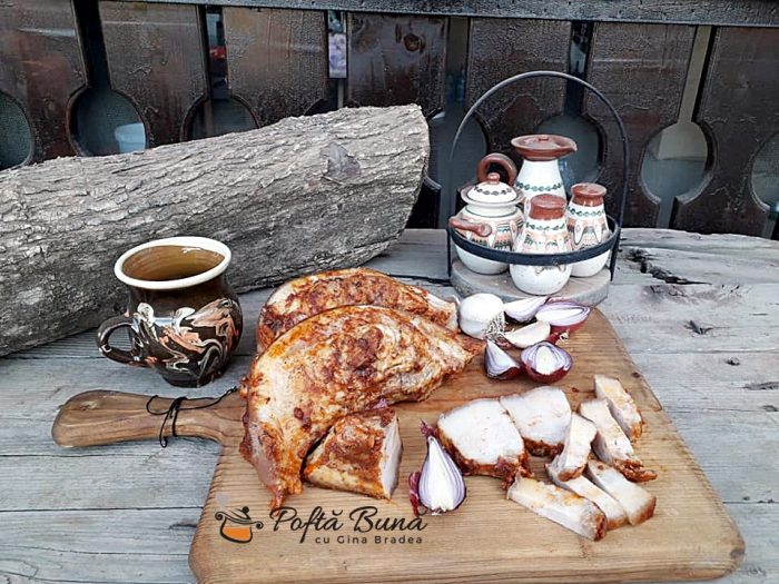 Gusa de porc fiarta, cu boia si usturoi Gusa de porc fiarta, cu boia si usturoi