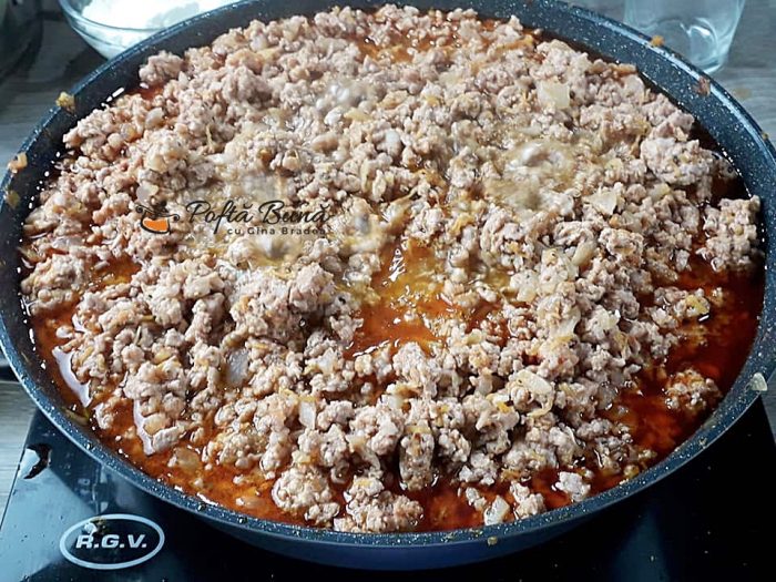 Musaca de cartofi piure si carne tocata, reteta clasica pas cu pas Musaca de cartofi piure si carne tocata, reteta clasica pas cu pas