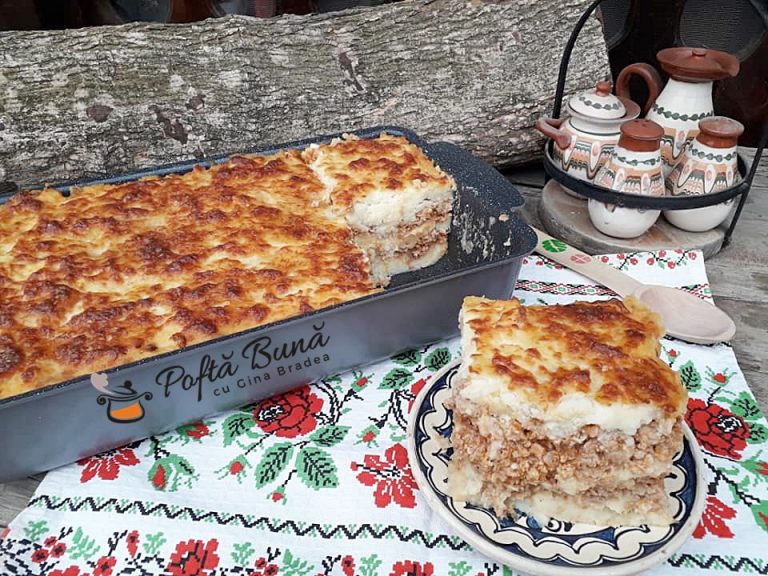 Musaca de cartofi piure si carne tocata, reteta clasica