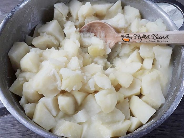 Musaca de cartofi piure si carne tocata, reteta clasica pas cu pas Musaca de cartofi piure si carne tocata, reteta clasica pas cu pas