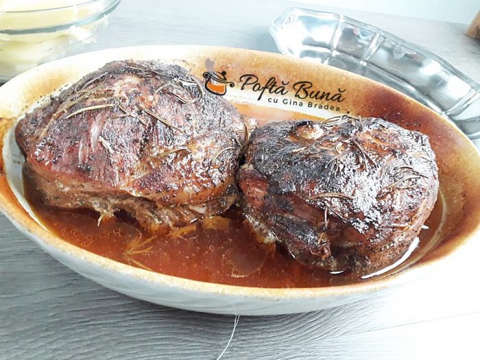 Porc friptura la cuptor inabusita cu usturoi si rozmarin