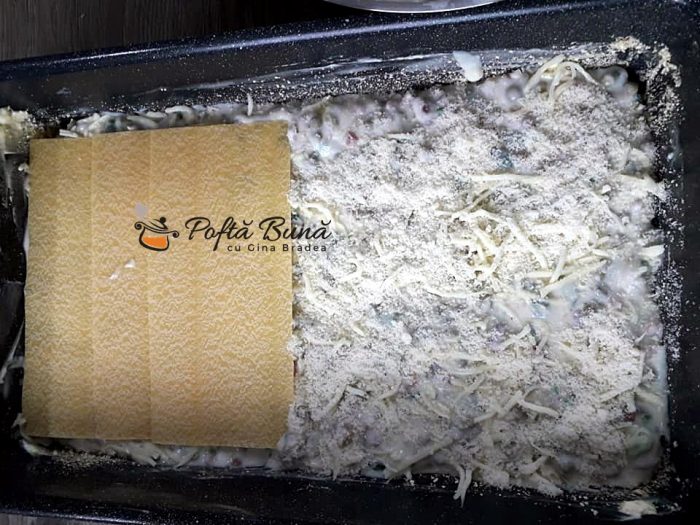 Reteta de lasagna cu sos bechamel, mazare si afumatura Reteta de lasagna cu sos bechamel, mazare si afumatura