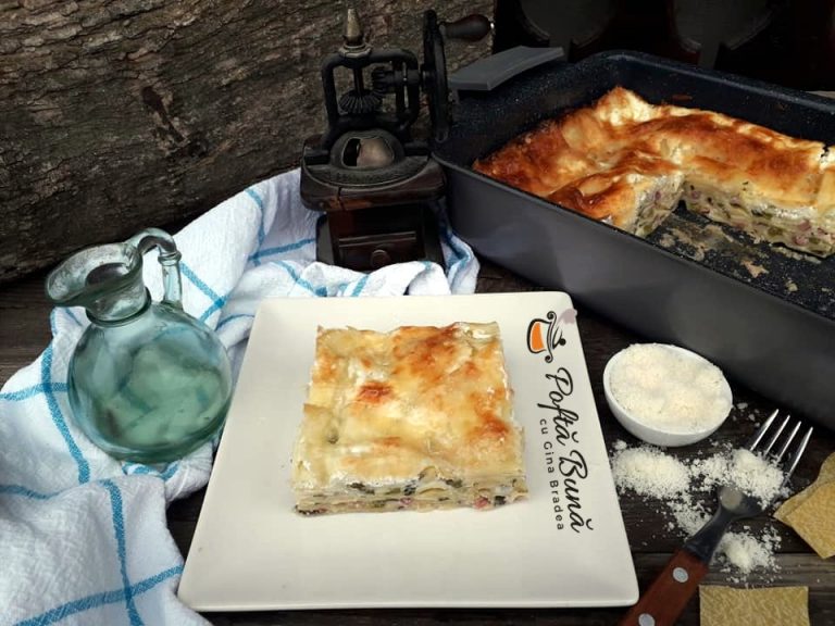 Reteta de lasagna cu sos bechamel, mazare si afumatura