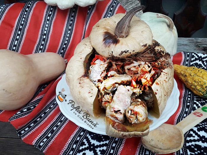 Sarmale in dovleac cu frunze de varza si carne de porc