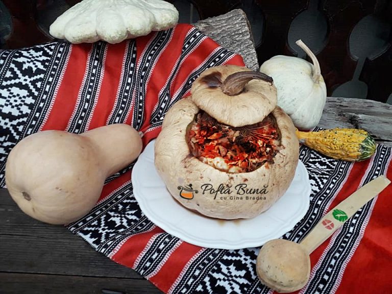 Sarmale in dovleac cu frunze de varza si carne de porc