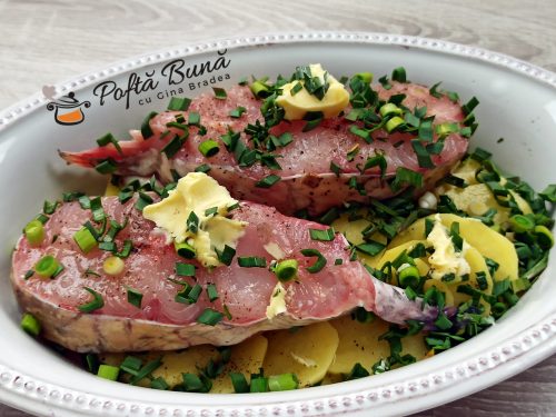 Somn pe pat de cartofi, cu unt si usturoi, la cuptor Somn pe pat de cartofi cu unt si usturoi la cuptor reteta gina bradea 4 500x375 - Somn pe pat de cartofi, cu unt si usturoi, la cuptor