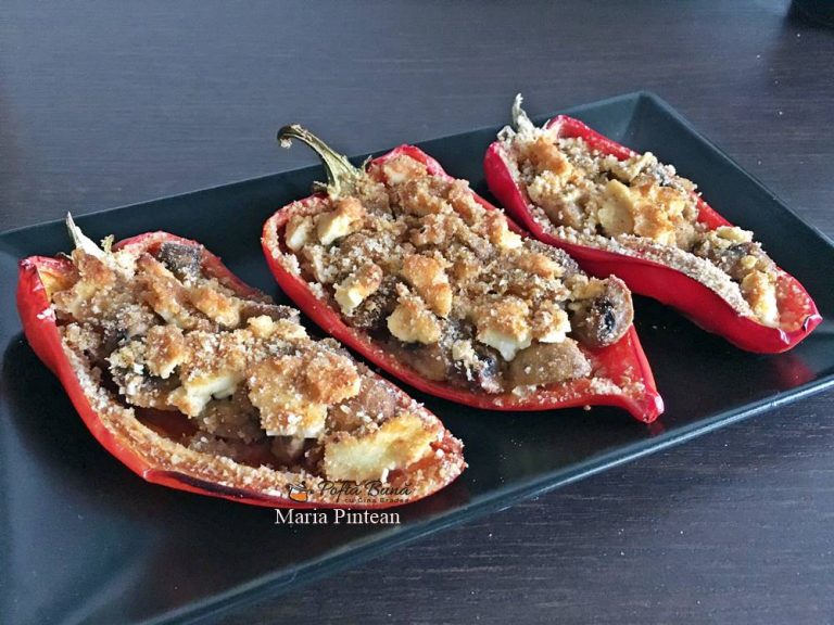 Ardei kapia cu ciuperci si feta la cuptor, reteta rapida