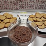 biscuiti condimentati umpluti reteta pas cu pas 2 150x150 - Biscuiti aromati cu nuca umpluti cu gem si martipan