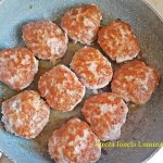 Chiftelute sau burgeri in sos, cu piure de cartofi si muraturi chiftelute burgeri in sos reteta simpla 5 150x150 - Chiftelute sau burgeri in sos, cu piure de cartofi si muraturi