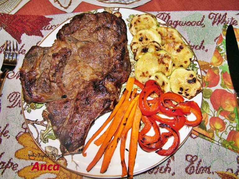 Cotlet de vita rib eye steak cu legume, la gratar