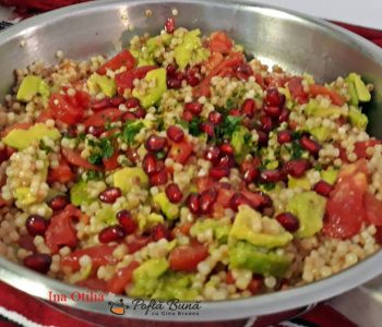 Cuscus cu rodie, avocado si patrunjel, reteta rapida Cuscus cu rodie, avocado si patrunjel, reteta rapida