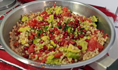 Cuscus cu rodie, avocado si patrunjel, reteta rapida