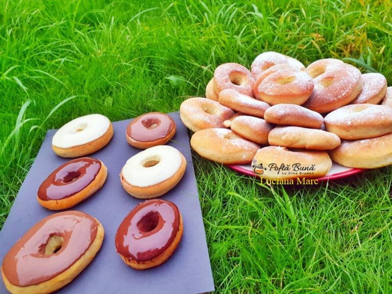 Gogosi pufoase la cuptor, cu glazura de ciocolata sau zahar pudra
