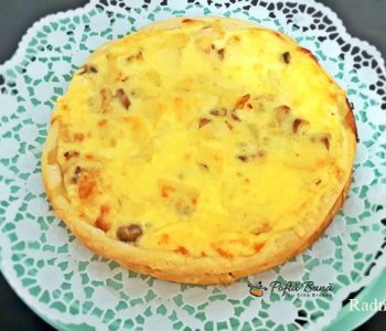 Quiche cu ceapa, cartofi, ciuperci si piept de pui, reteta simpla Quiche cu ceapa, cartofi, ciuperci si piept de pui, reteta simpla
