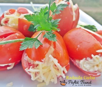 Reteta buchet de lalele din rosii umplute cu crema de branza Reteta buchet de lalele din rosii umplute cu crema de branza