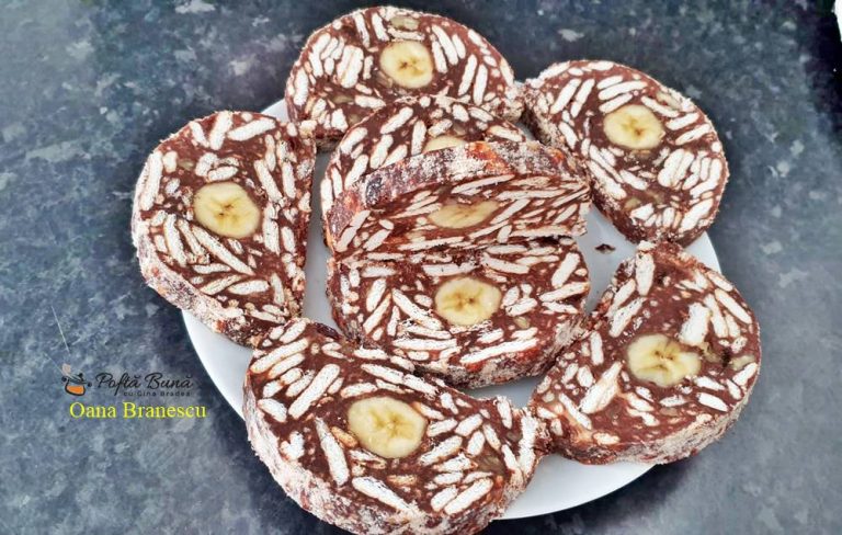 Salam de biscuiti cu banane, stafide, cacao si rom, reteta copilariei