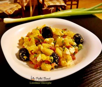 Salata orientala cu masline, oua fierte si gogosari. reteta clasica Salata orientala cu masline, oua fierte si gogosari. reteta clasica