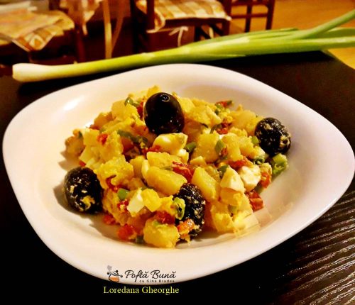Salata orientala cu masline, oua fierte si gogosari. reteta clasica