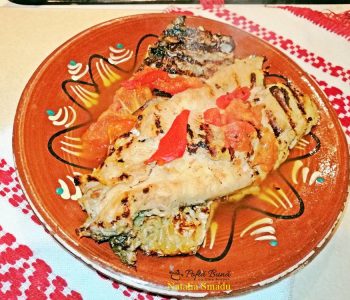 Saramura de crap cu rosii, ardei si usturoi, facuta la tigaie