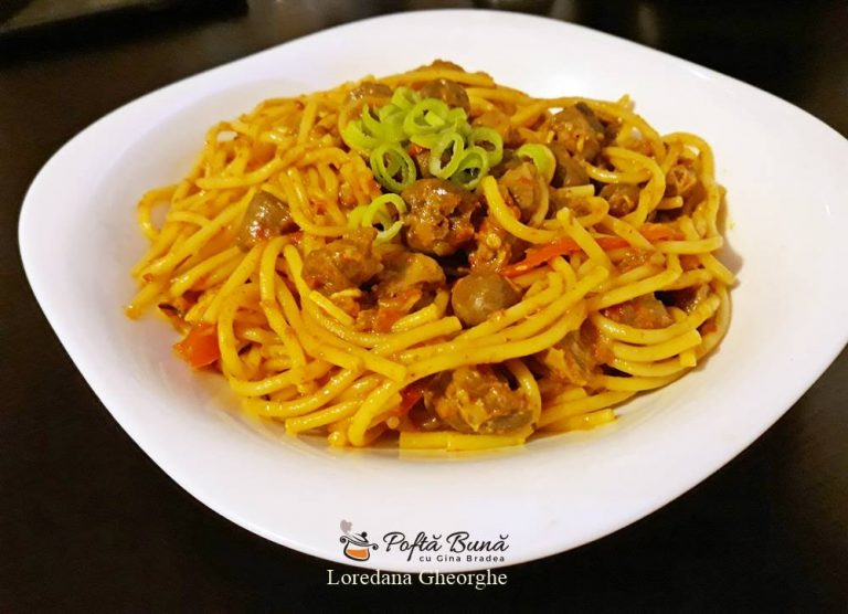 Spaghete cu pipote si inimi in sos de rosii, reteta rapida