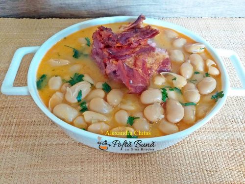 Supa de fasole ardeleneasca cu costita afumata si smantana Supa de fasole ardeleneasca cu costita afumata si smantana