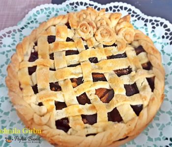 Tarta cu prune, aluat fraged si scortisoara sau vanilie, reteta clasica Tarta cu prune, aluat fraged si scortisoara sau vanilie, reteta clasica