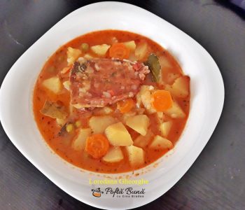 Tocanita de cartofi cu mazare si afumatura, reteta taraneasca, simpla Tocanita de cartofi cu mazare si afumatura, reteta taraneasca, simpla