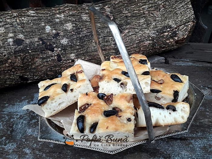 Focaccia cu masline si nuci, reteta italiana