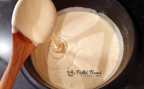 Prajitura turnata cu mere Prajitura turnata cu mere reteta simpla gina bradea 6 500x310 - Prajitura turnata cu mere