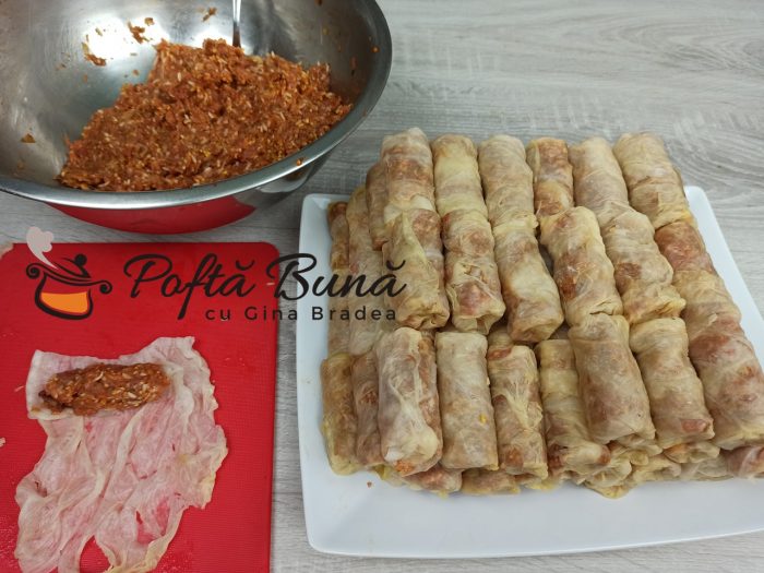 Sarmale in foi de varza cu carne tocata si orez Sarmale in foi de varza cu carne tocata si orez
