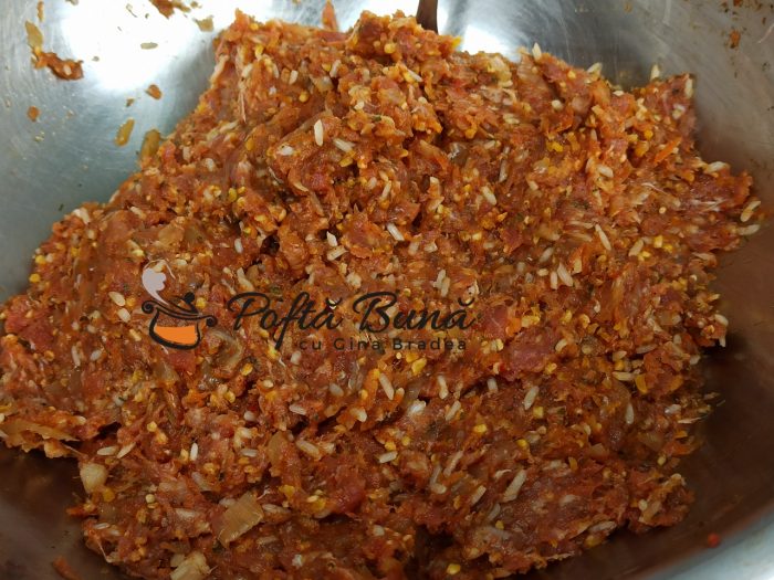 Sarmale in foi de varza cu carne tocata si orez Sarmale moldovenesti in foi de varza cu carne tocata si orez reteta traditionala gina bradea 4 700x525 - Sarmale in foi de varza cu carne tocata si orez