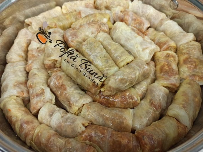 Sarmale in foi de varza cu carne tocata si orez Sarmale in foi de varza cu carne tocata si orez