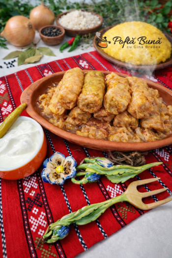 Sarmale moldovenesti in foi de varza Sarmale moldovenesti in foi de varza