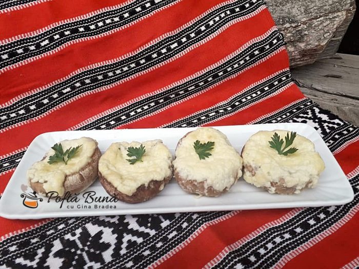 Ciuperci umplute cu branza de burduf
