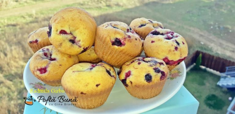 Briose cu fructe de padure