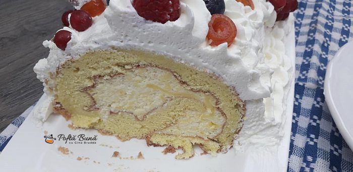 Diplomat reteta clasica de rulada cu frisca si fructe Diplomat reteta clasica de rulada cu frisca si fructe