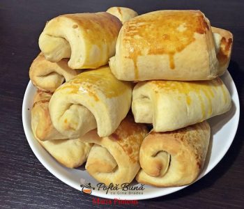 Chifle rulouri cu unt si lapte Chifle rulouri cu unt si lapte