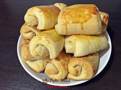 Chifle rulouri cu unt si lapte Chifle rulouri cu unt si lapte