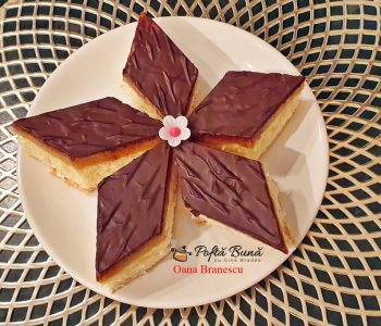 Prajitura cu mere si glazura de ciocolata Prajitura cu mere si glazura de ciocolata