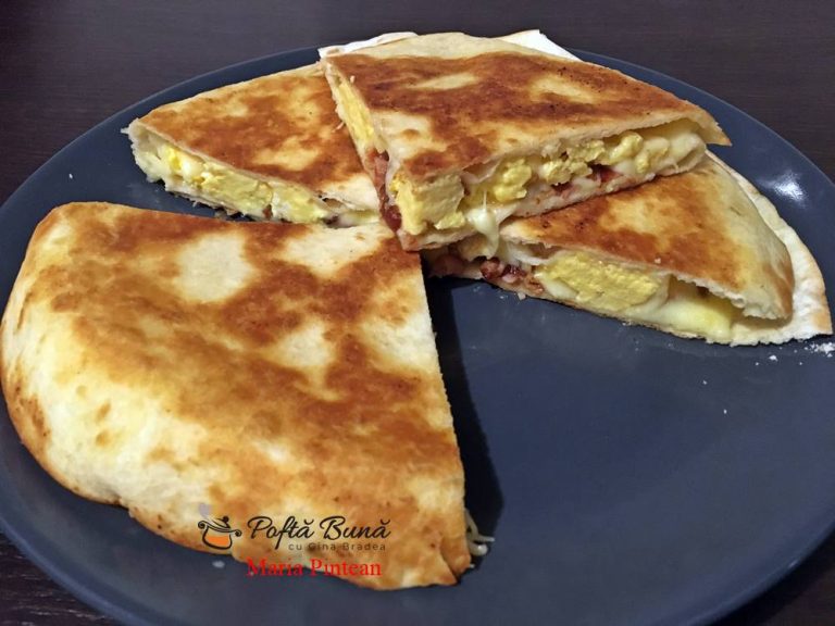 Quesadilla cu ou si bacon