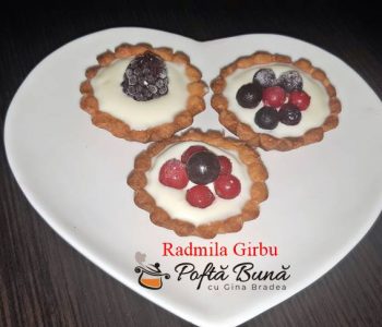 Mini tarte cu crema de mascarpone