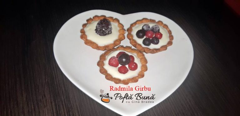 Mini tarte cu crema de mascarpone
