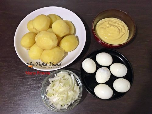 Salata de cartofi cu ceapa si maioneza Salata de cartofi cu ceapa si maioneza