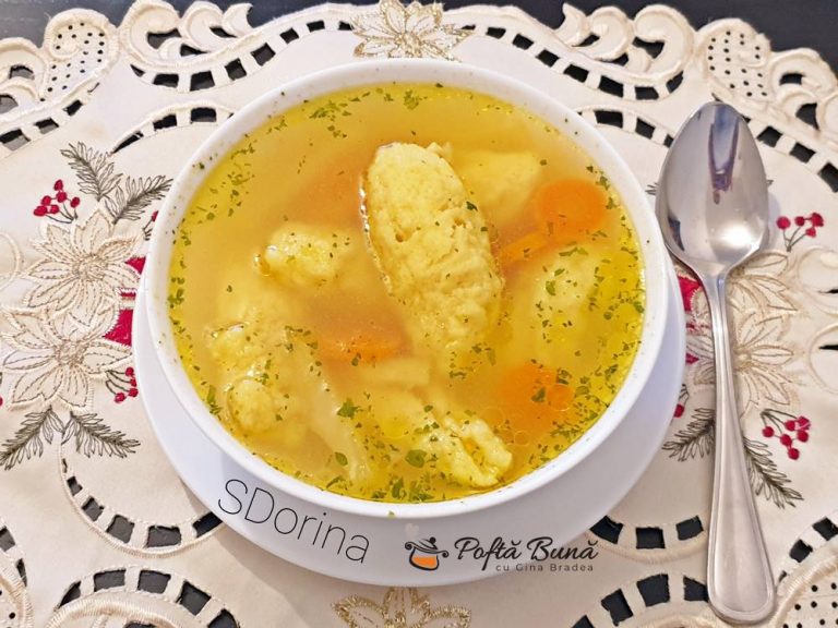 Supa de pui cu galuste de gris foarte pufoase