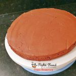 tort cu doua blaturi si crema de ciocolata 1 150x150 - Tort de ciocolata si doua blaturi